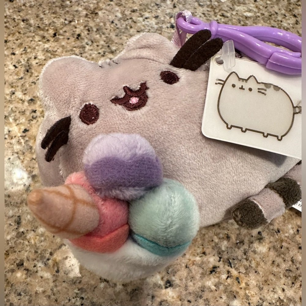 Gund Pusheen Ice Cream Snackable Sundae Plush Backpack Clip - Picture 2 of 4